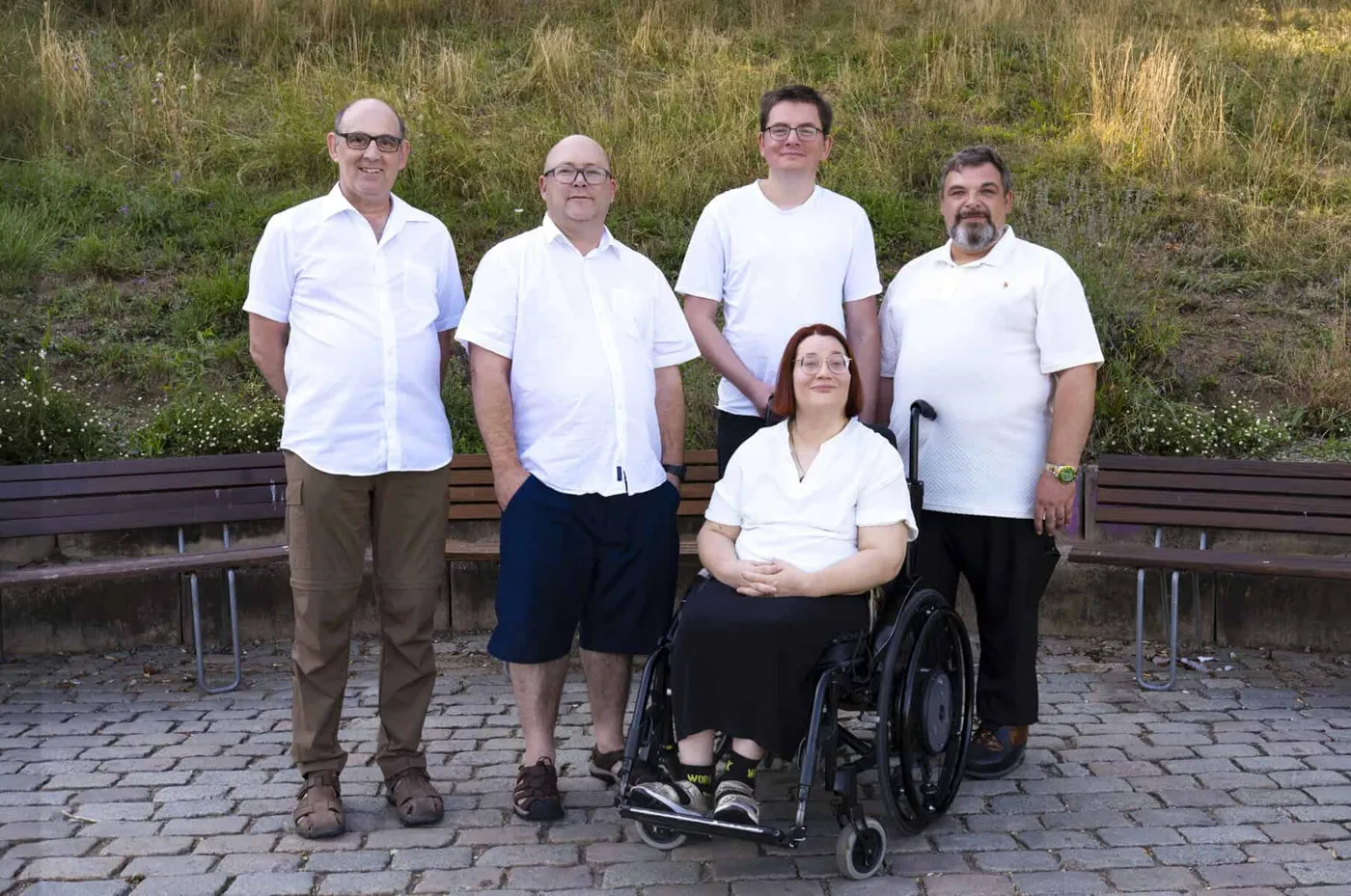 Die Mitglieder des Vorstands gemeinsam im Freien.